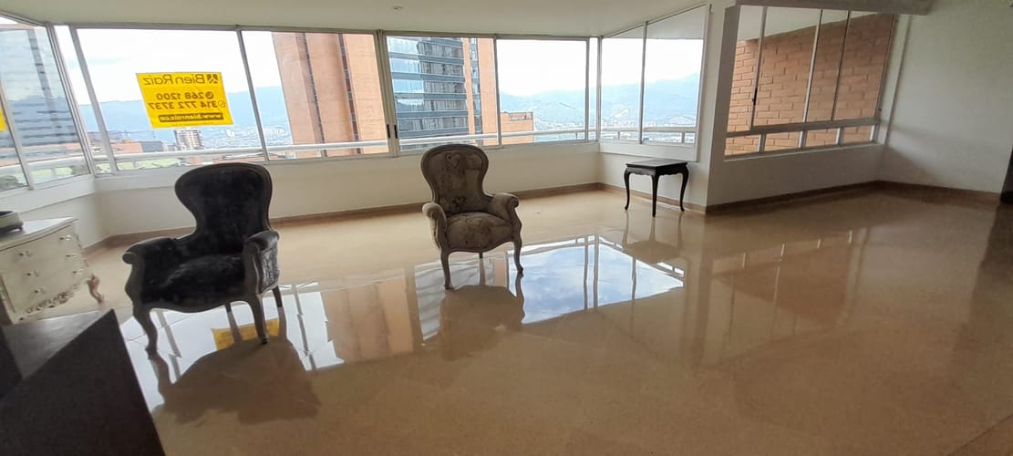 Apartamento de 3 alcobas en arriendo en Los Naranjos, Medellín, 163 m² · foto 2 de 10