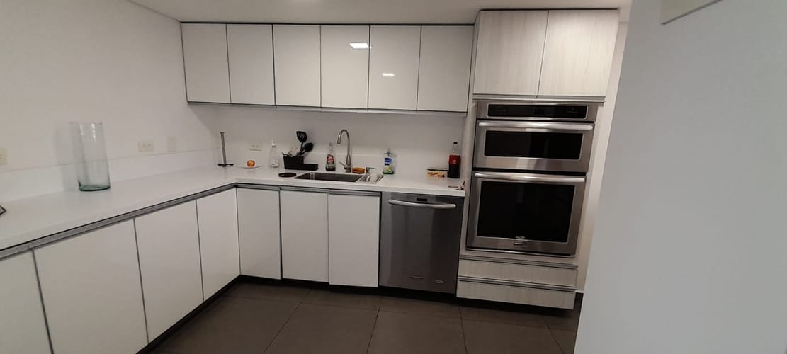 Apartamento de 3 alcobas en arriendo en Los Naranjos, Medellín, 163 m² · foto 4 de 10