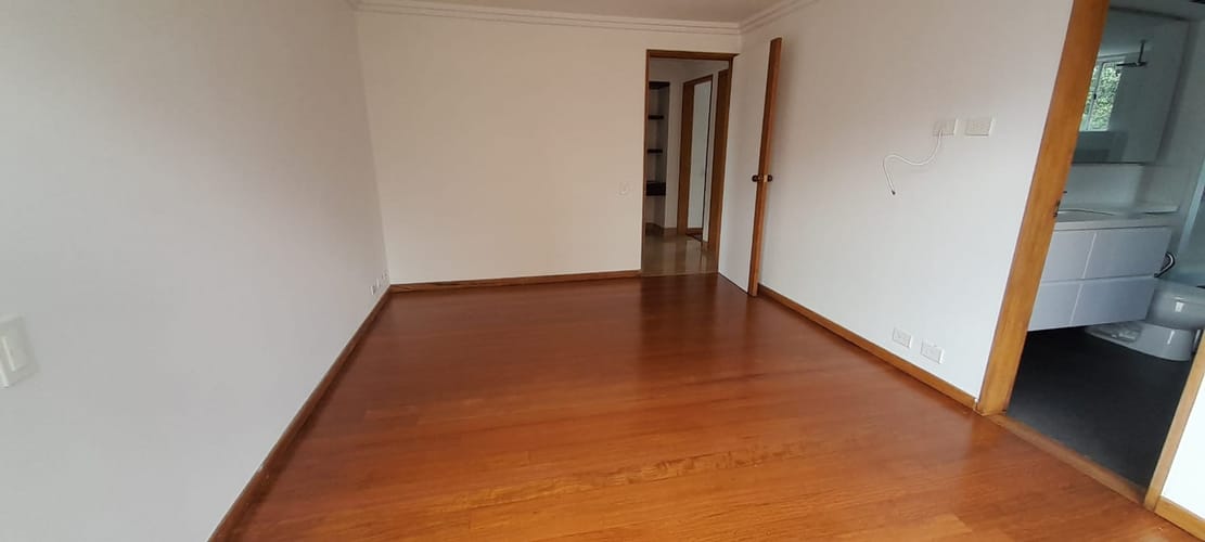 Apartamento de 3 alcobas en arriendo en Los Naranjos, Medellín, 163 m² · foto 5 de 10