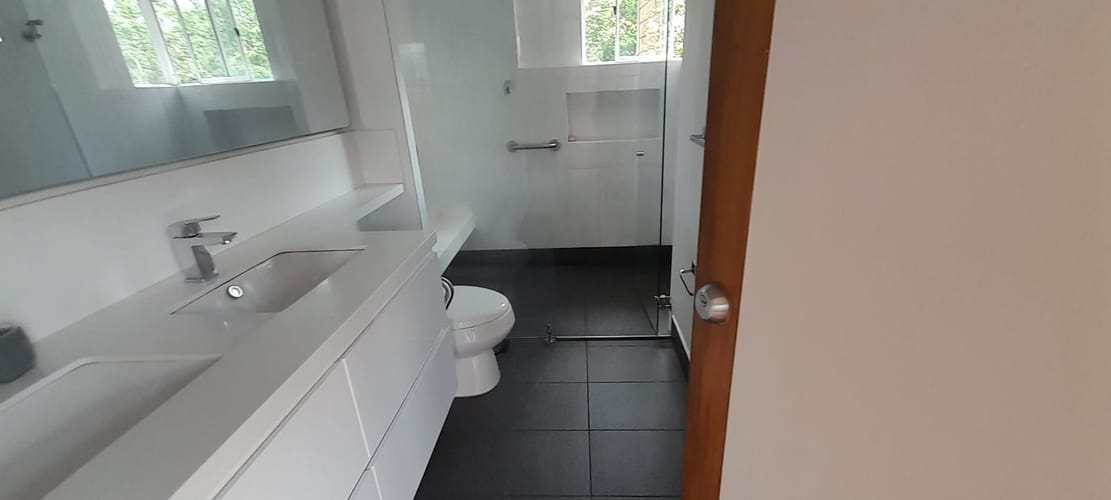 Apartamento de 3 alcobas en arriendo en Los Naranjos, Medellín, 163 m² · foto 10 de 10