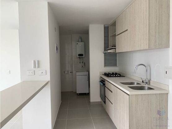 Apartamento en venta en Avenida Kevin Angel, Manizales · foto 3 de 8
