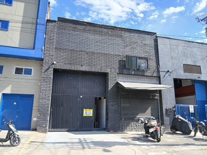 Bodega en arriendo en El Chagualo, Medellín, 450 m² · foto 2 de 10