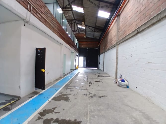 Bodega en arriendo en El Chagualo, Medellín, 450 m² · foto 4 de 10