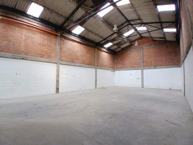 Bodega en arriendo en El Chagualo, Medellín, 450 m² · foto 7 de 10