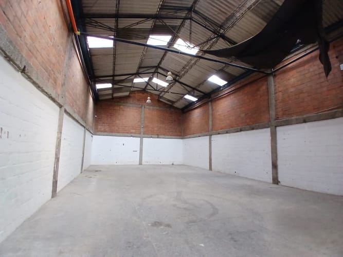 Bodega en arriendo en El Chagualo, Medellín, 450 m² · foto 9 de 10