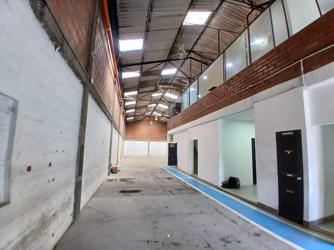 Bodega en arriendo en El Chagualo, Medellín, 450 m² · foto 10 de 10