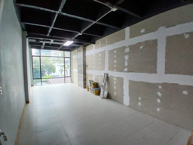 Local en arriendo en Los Balsos, Medellín, 35 m² · foto 2 de 4