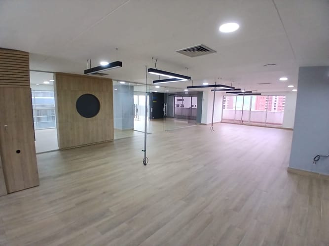 Oficina en arriendo en El Diamante No. 2, Medellín, 246 m² · foto 4 de 10