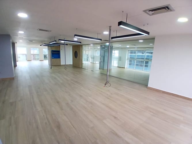 Oficina en arriendo en El Diamante No. 2, Medellín, 246 m² · foto 6 de 10
