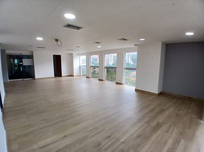 Oficina en arriendo en El Diamante No. 2, Medellín, 246 m² · foto 7 de 10