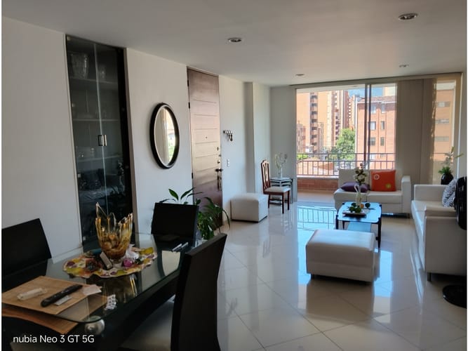 Apartamento de 3 alcobas en venta en Laureles, Medellín, 111 m² · foto 2 de 20