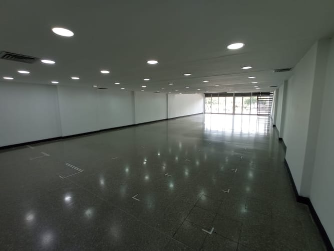 Local en arriendo en San Pablo Guayabal, Medellín, 316 m² · foto 2 de 9