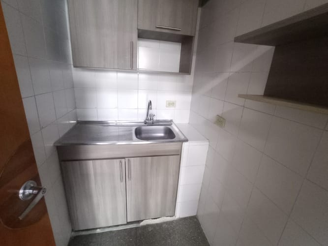 Local en arriendo en Campo Amor, Medellín, 130 m² · foto 2 de 4