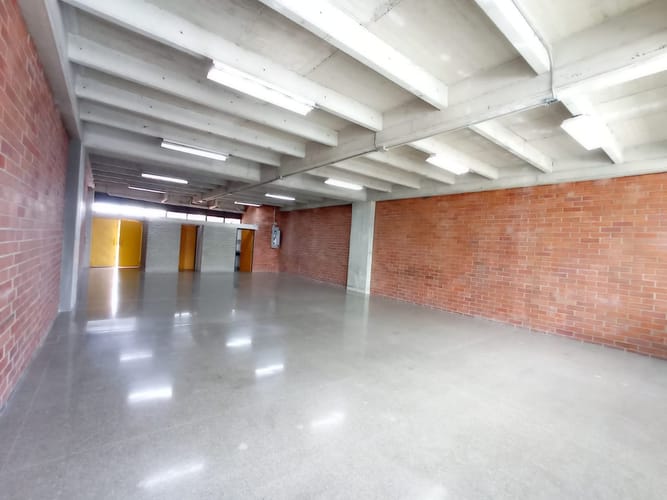 Local en arriendo en Campo Amor, Medellín, 131 m² · foto 2 de 5