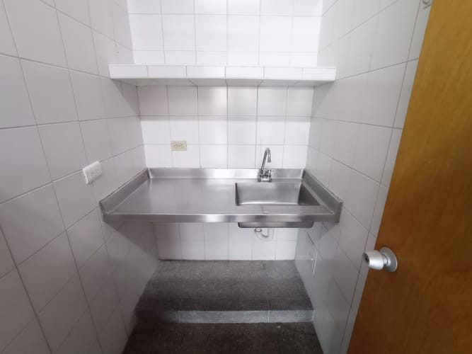 Local en arriendo en Campo Amor, Medellín, 131 m² · foto 4 de 5