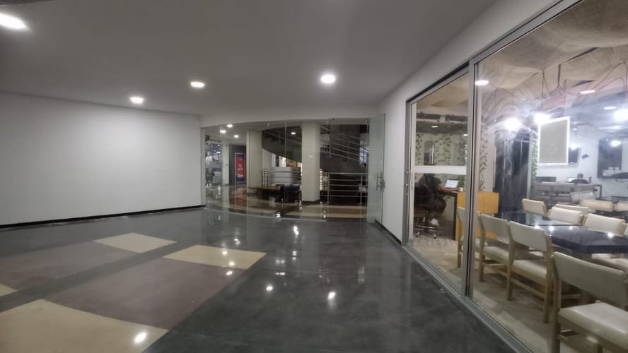 Local en arriendo en Los Balsos, Medellín, 92 m² · foto 4 de 4
