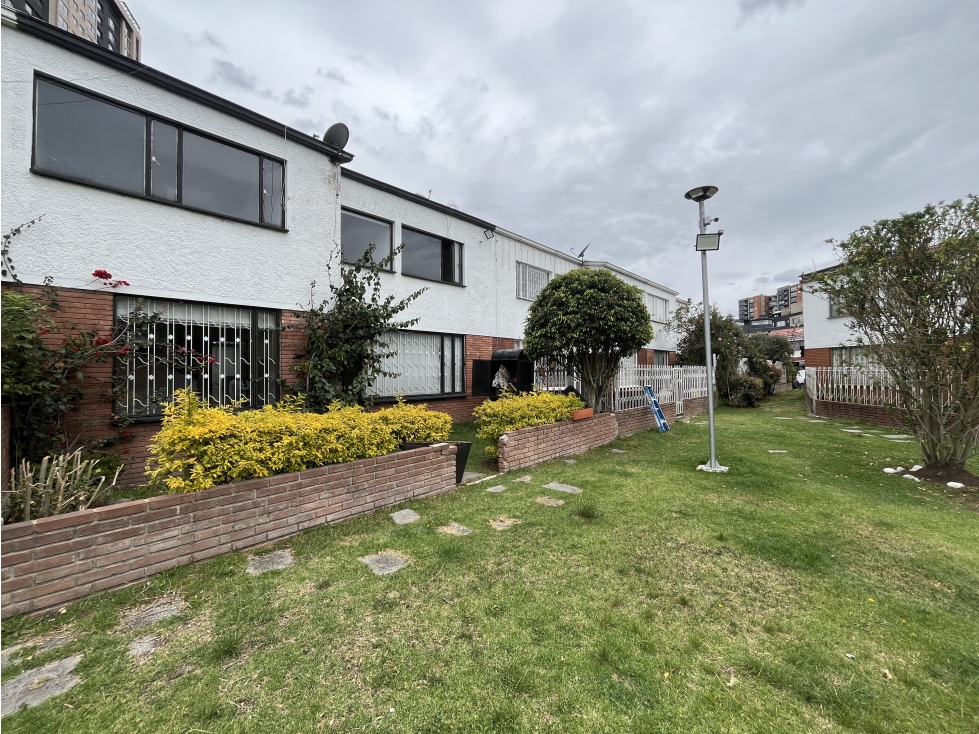 Casa en venta en Morato, Bogotá · foto 2 de 23