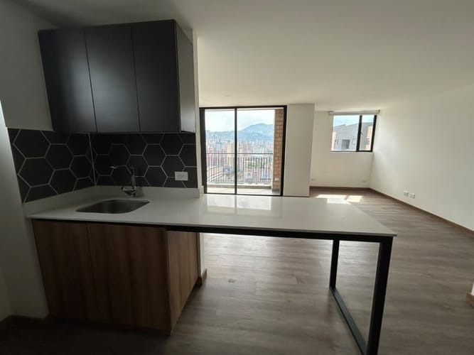 Apartamento de 2 alcobas en arriendo en Mayorca, Envigado, 74 m² · foto 3 de 11