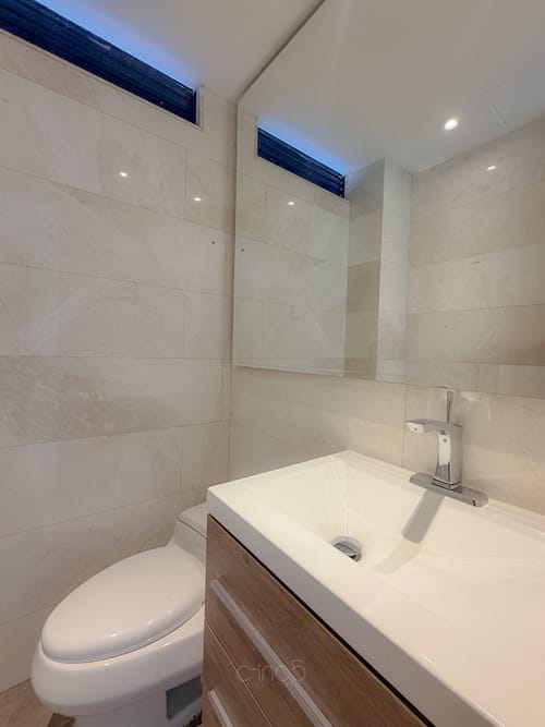 Casa de 4 alcobas en venta en El Esmeraldal, Envigado, 400 m² · foto 2 de 24