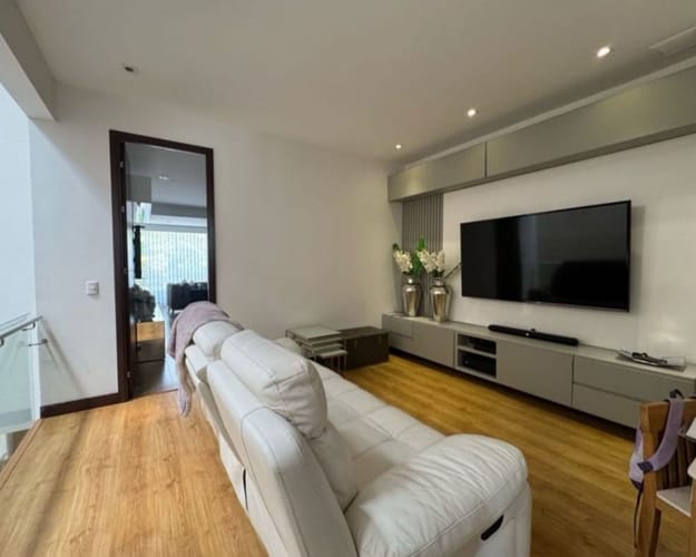 Casa de 3 alcobas en venta en Loma El Atravesado, Envigado, 210 m² · foto 2 de 14