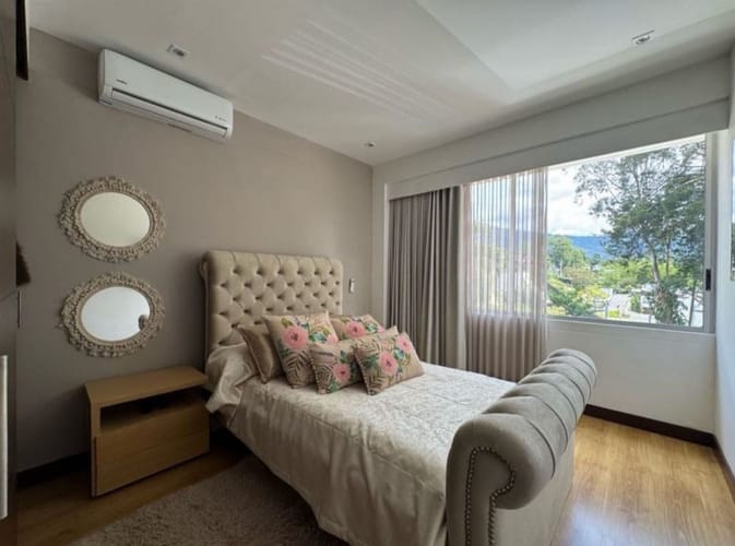 Casa de 3 alcobas en venta en Loma El Atravesado, Envigado, 210 m² · foto 7 de 14