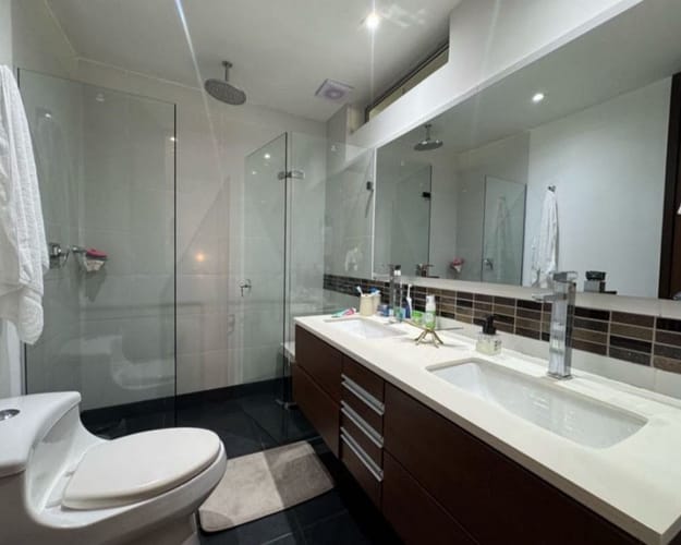 Casa de 3 alcobas en venta en Loma El Atravesado, Envigado, 210 m² · foto 13 de 14