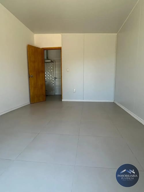 Casa en alquiler c/ cochera en Villa Aeroparque · Foto 5