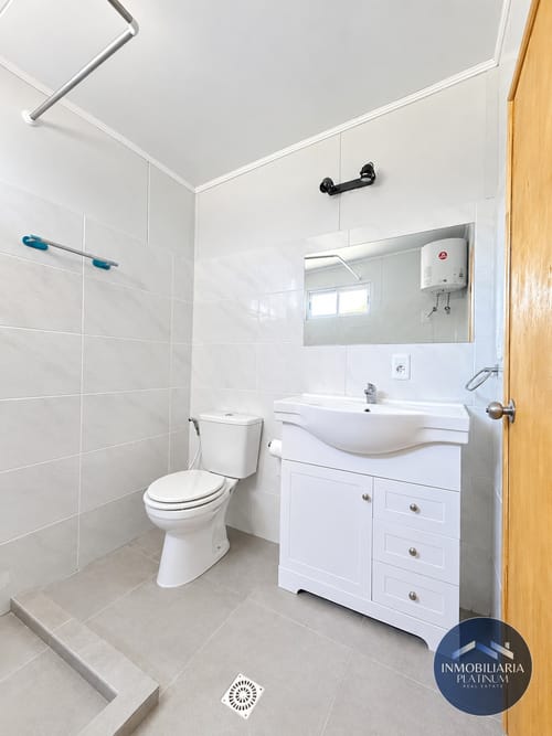 Casa en alquiler c/ cochera en Villa Aeroparque · Foto 8