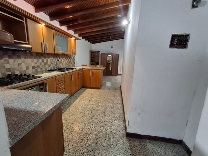 Local en arriendo en Las Acacias, Medellín, 200 m² · foto 4 de 19
