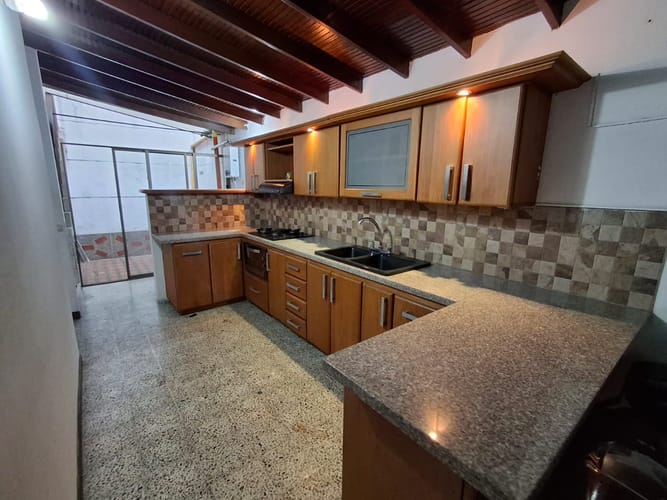 Local en arriendo en Las Acacias, Medellín, 200 m² · foto 5 de 19