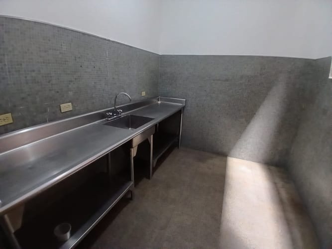 Bodega en arriendo en Santa Fe, Medellín, 870 m² · foto 2 de 10