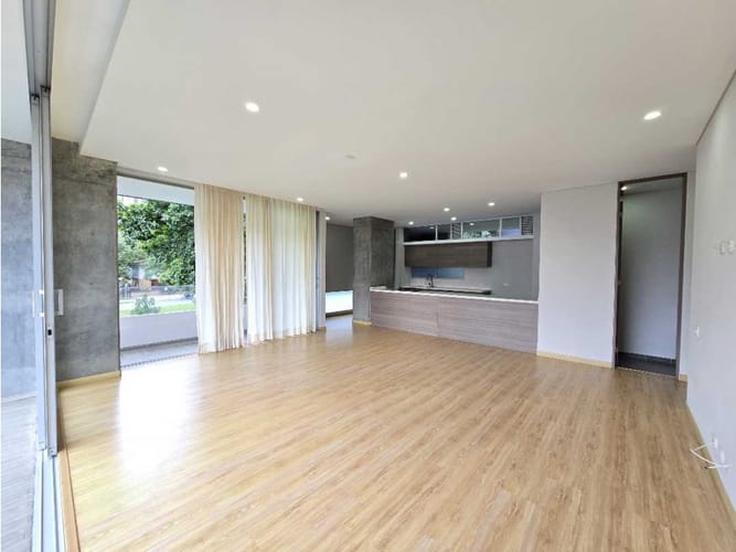 Apartamento de 2 alcobas en venta en Los Parra, Medellín, 143 m² · foto 2 de 15