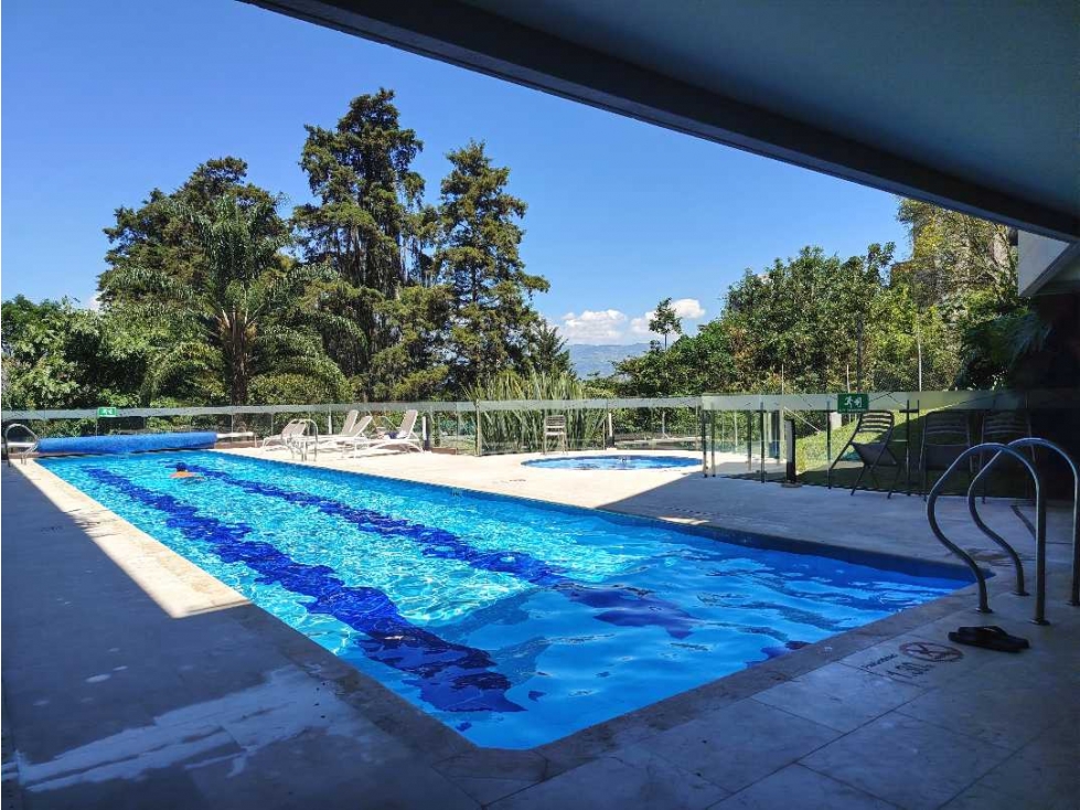 Apartamento en arriendo en Los Naranjos, Medellín · foto 2 de 24