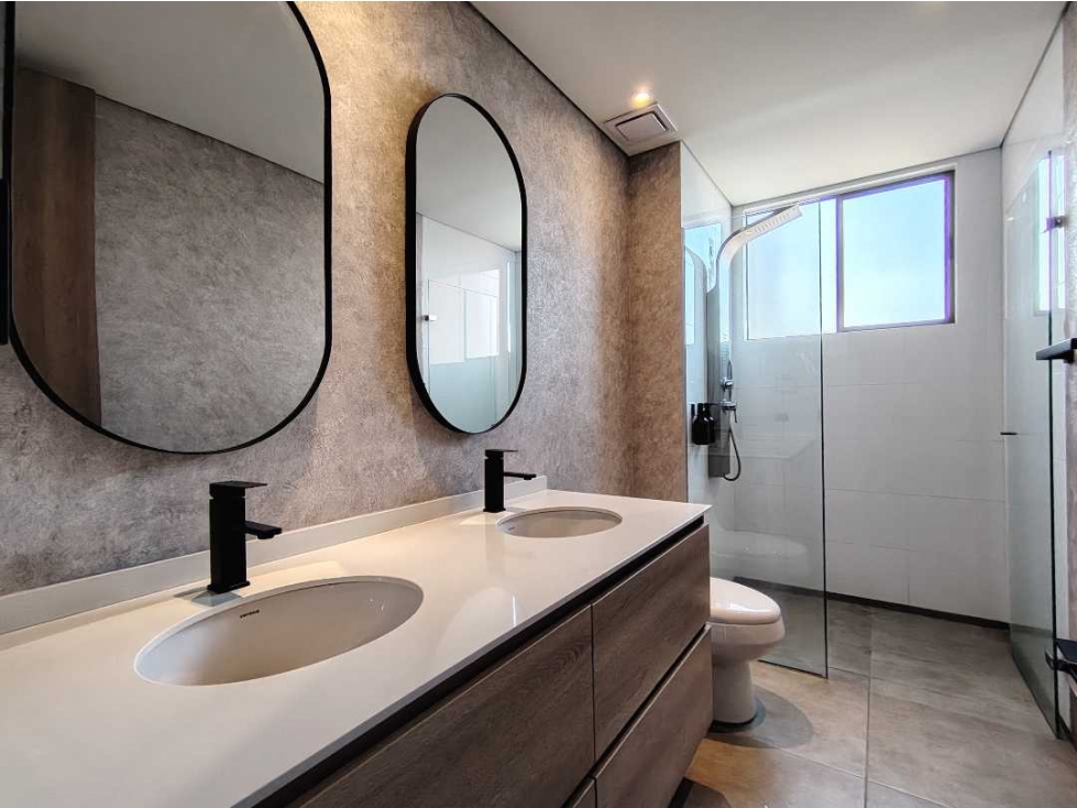 Apartamento en arriendo en Los Naranjos, Medellín · foto 3 de 24