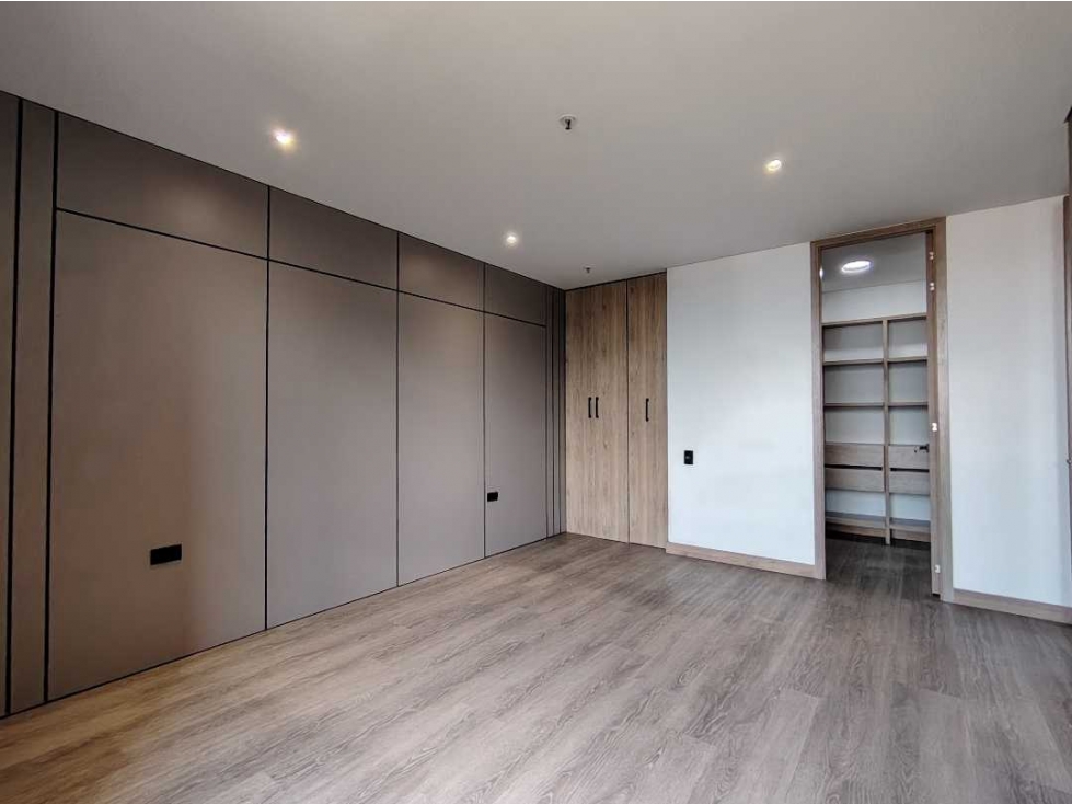 Apartamento en arriendo en Los Naranjos, Medellín · foto 7 de 24
