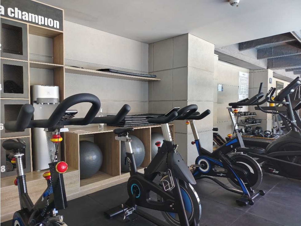 Apartamento en arriendo en Los Naranjos, Medellín · foto 9 de 24