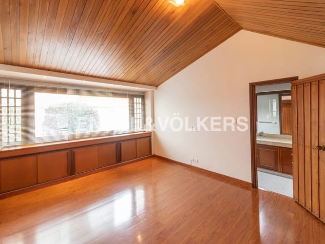 Casa de 3 alcobas en venta en Santa Barbara Alta, Bogotá, 345 m² · foto 14 de 16