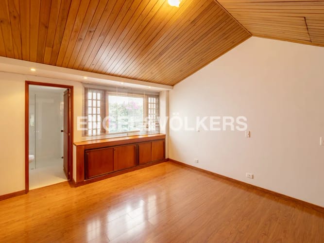 Casa de 3 alcobas en venta en Santa Barbara Alta, Bogotá, 345 m² · foto 12 de 16