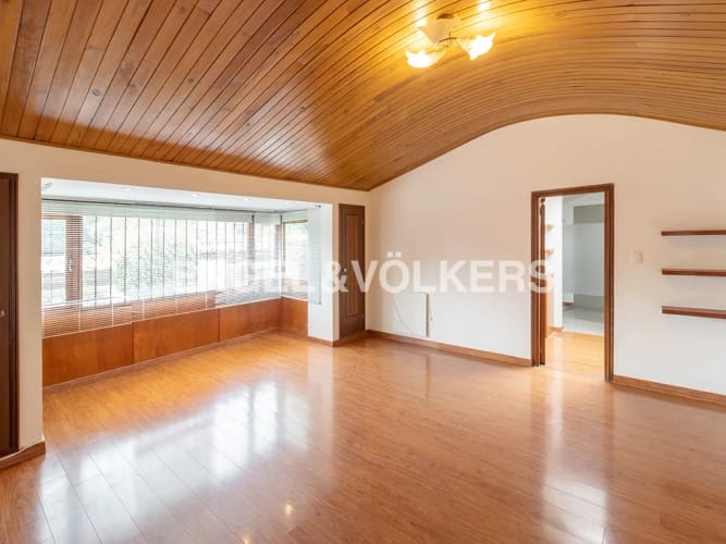 Casa de 3 alcobas en venta en Santa Barbara Alta, Bogotá, 345 m² · foto 8 de 16