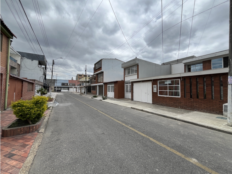 Casa en venta en Ciudad Montes, Bogotá · foto 2 de 24