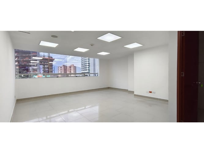 Oficina en arriendo en El Castillo, Medellín, 420 m² · foto 2 de 24