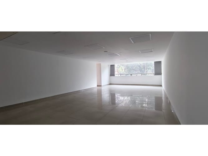 Oficina en arriendo en El Castillo, Medellín, 420 m² · foto 3 de 24