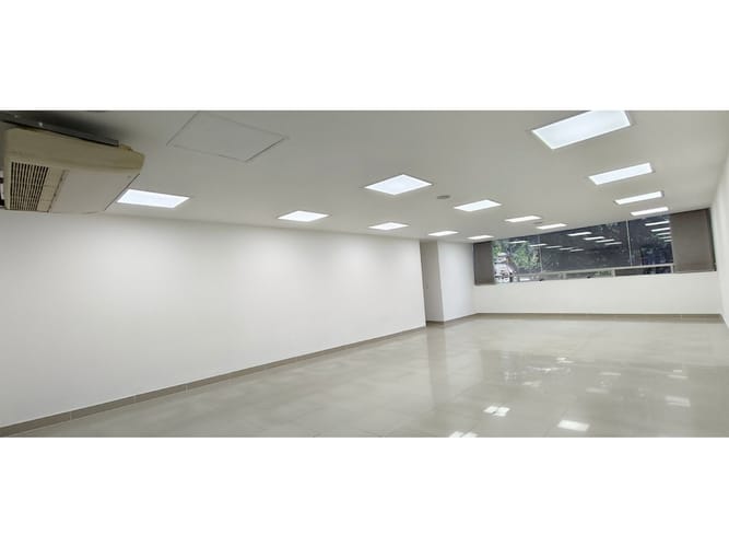 Oficina en arriendo en El Castillo, Medellín, 420 m² · foto 4 de 24