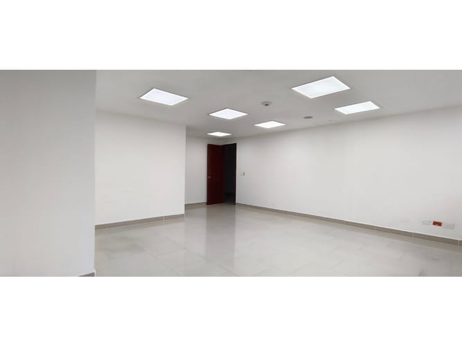 Oficina en arriendo en El Castillo, Medellín, 420 m² · foto 5 de 24