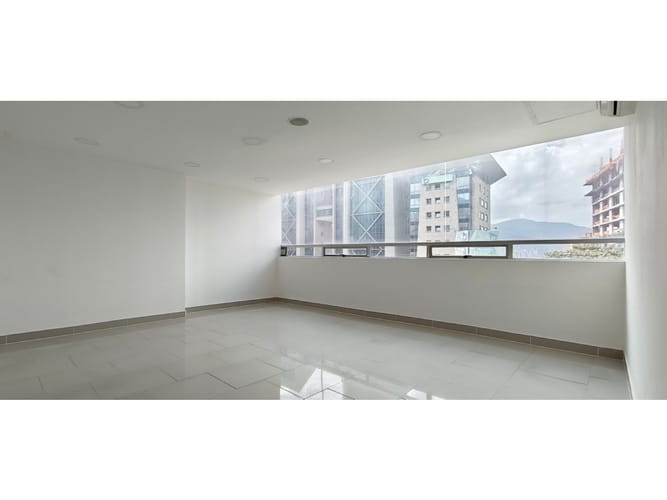 Oficina en arriendo en El Castillo, Medellín, 420 m² · foto 6 de 24