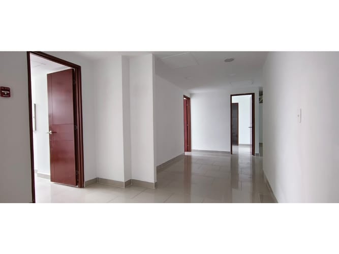 Oficina en arriendo en El Castillo, Medellín, 420 m² · foto 8 de 24