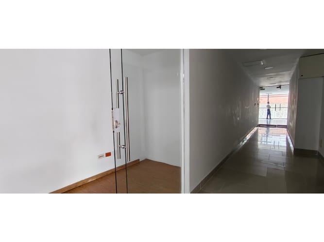 Oficina en arriendo en El Castillo, Medellín, 420 m² · foto 20 de 24