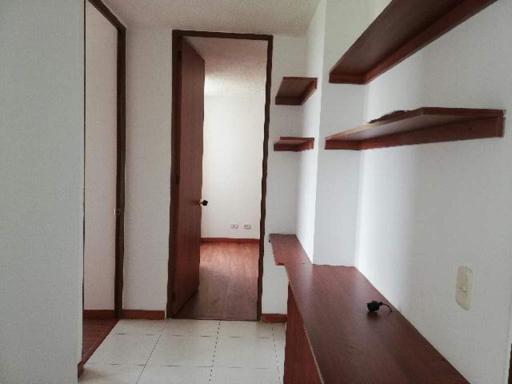 Apartamento en venta en Villas De Granada, Bogotá · foto 4 de 7