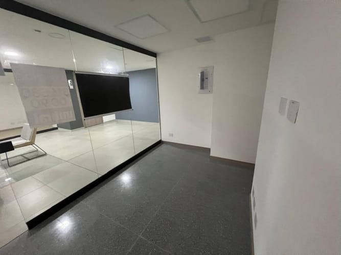 Consultorio en arriendo en San Diego, Medellín, 30 m² · foto 2 de 11
