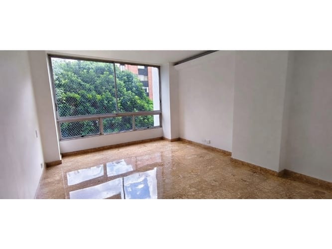 Apartamento de 4 alcobas en arriendo en Patio Bonito, Medellín, 170 m² · foto 2 de 23